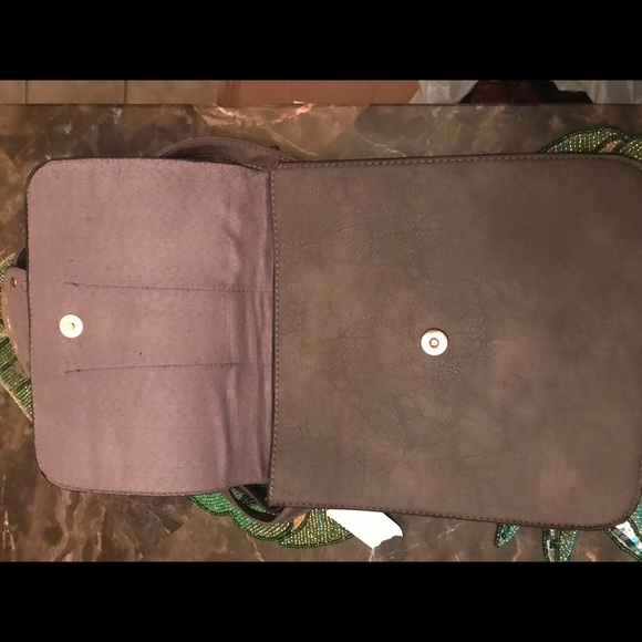 Grey and gold purse - Picture 5 of 6